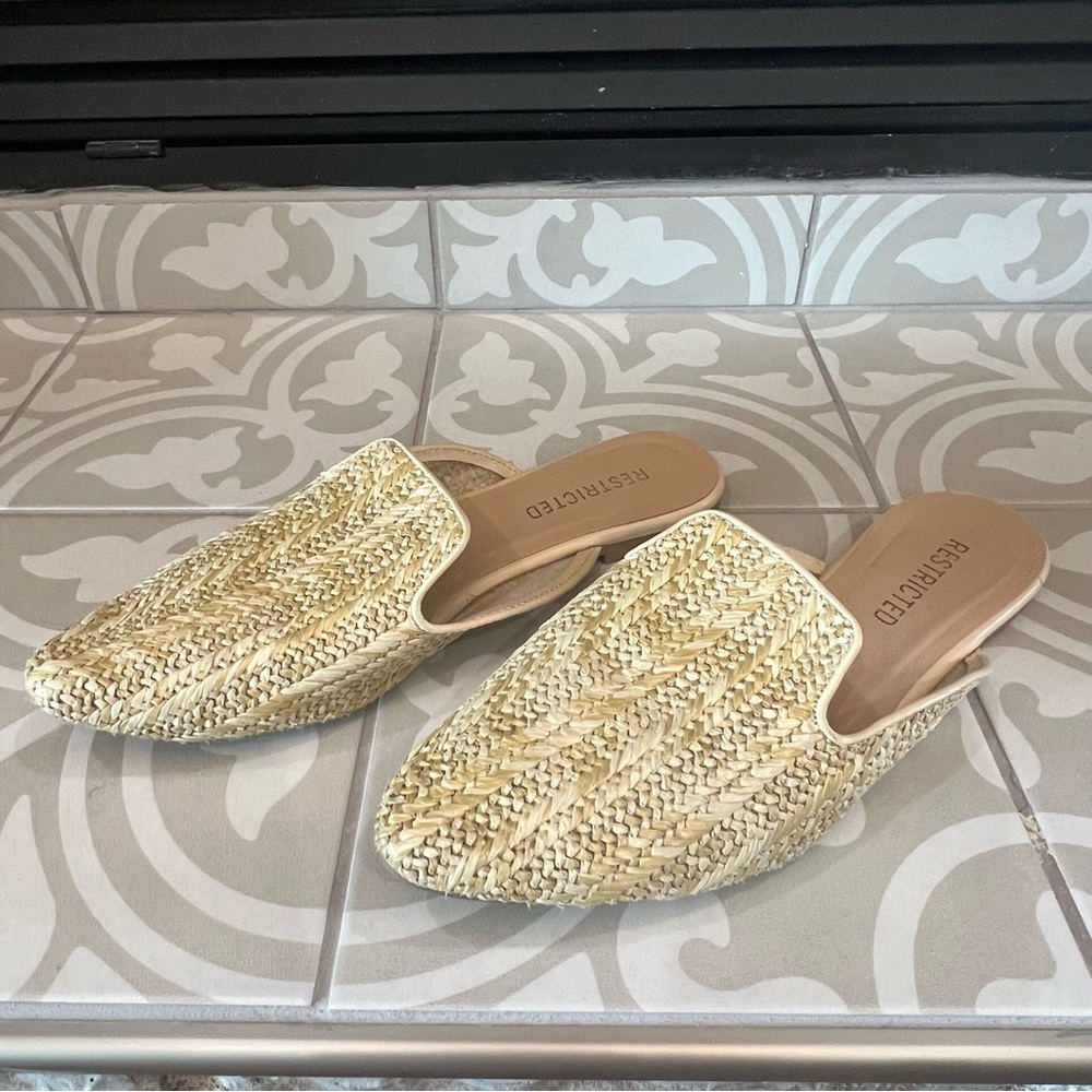 Restricted Mules - Picture 2 of 6